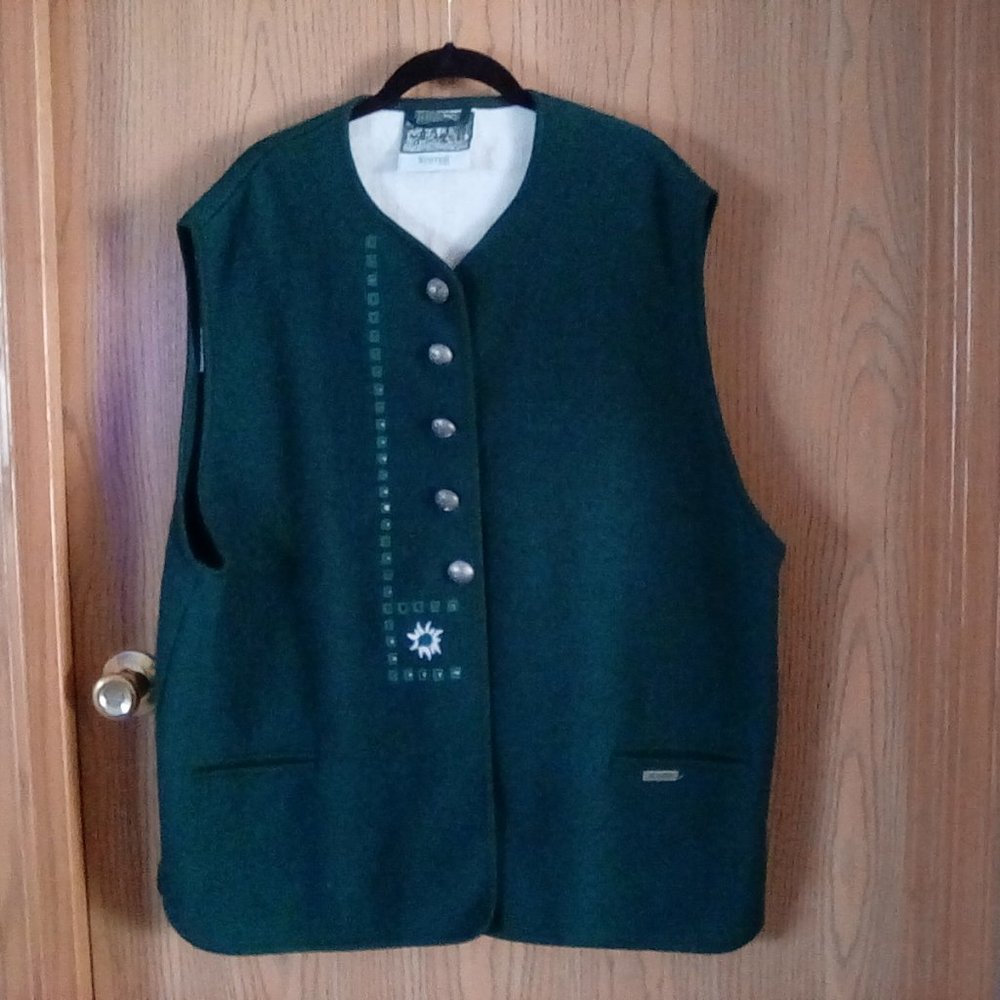 Wesenjak Tirol  vest